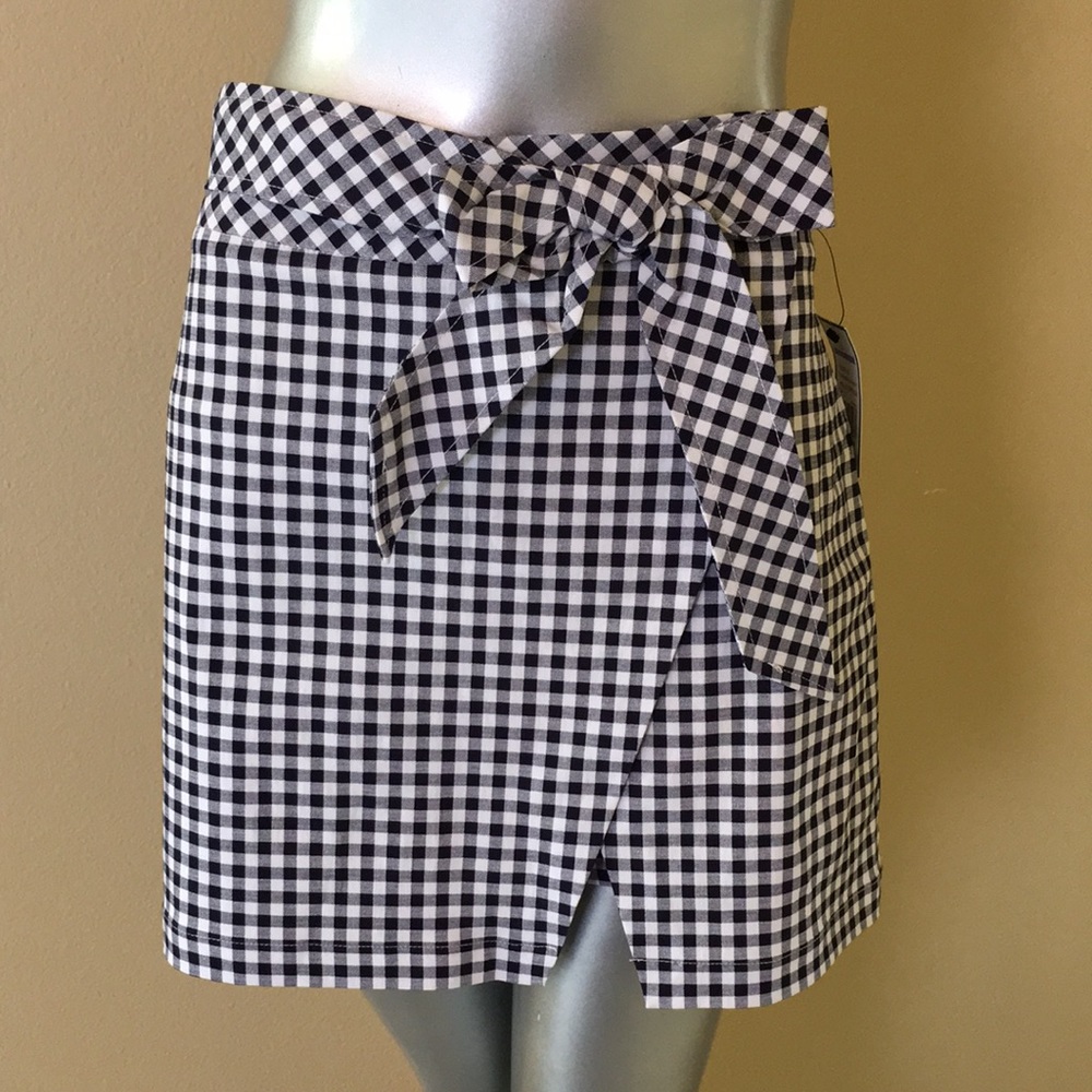 CROWN & IVY | Hello Spring Harbor Navy / White Skort